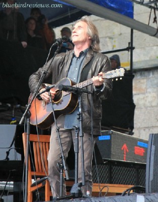 jacksonbrownefolkfestguitarweb2.jpg
